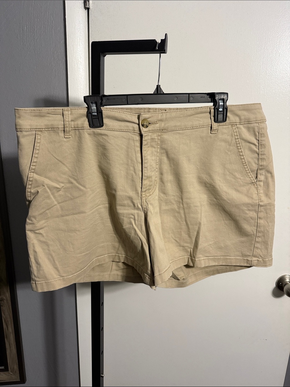 a.n.a Women’s Mid-Rise Twill Shorts 5” Inseam Tan/Khaki Shorts